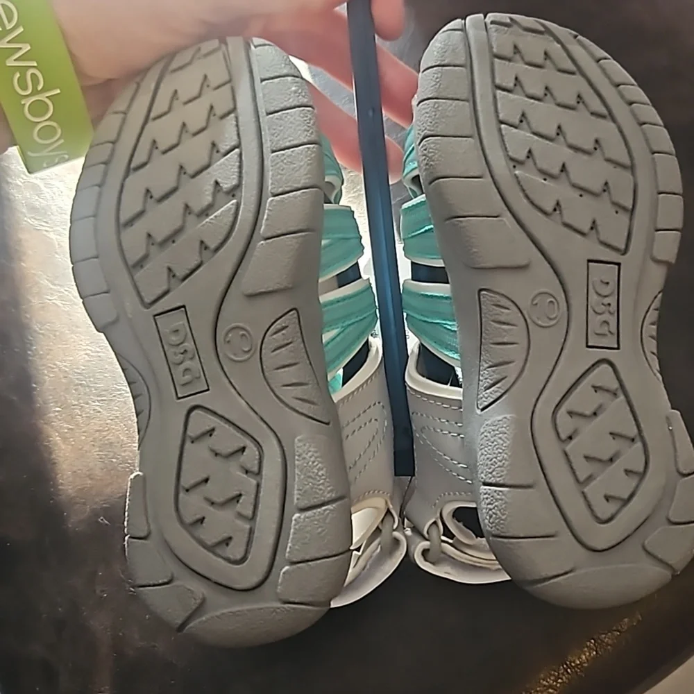 DSG Direct Youth Caged Sandals: GRAY/TEAL: NWT: SIZE 10